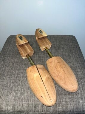 Pair of Wood Shoe Trees - Natural Wood L